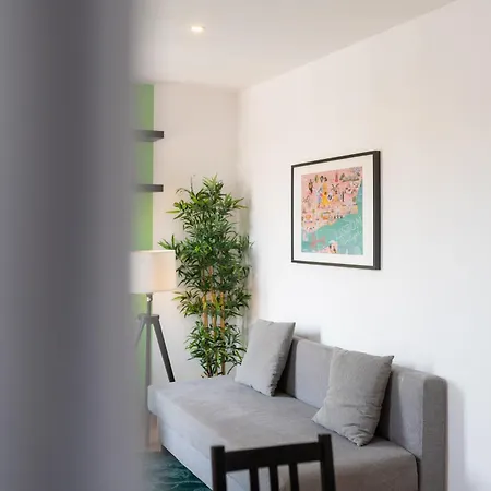 Apartment Hill House - No. 589a *