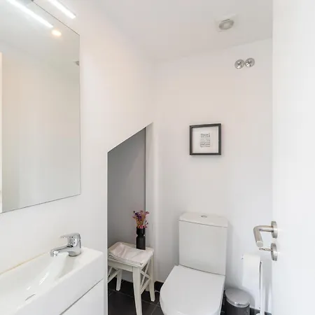 Daire Hill House - No. 589a Lisboa